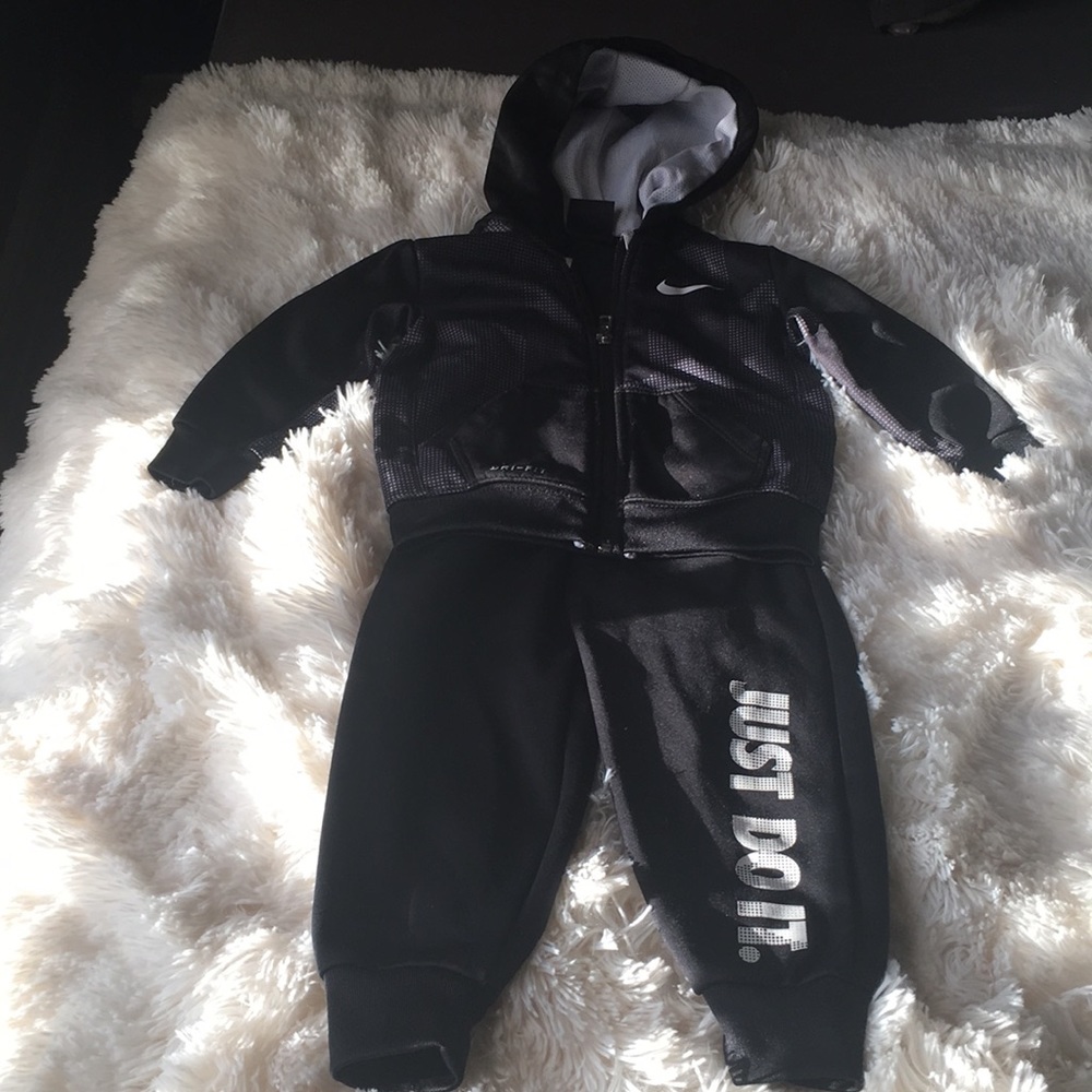Baby Boy Black & White Nike Track Suit/18m
